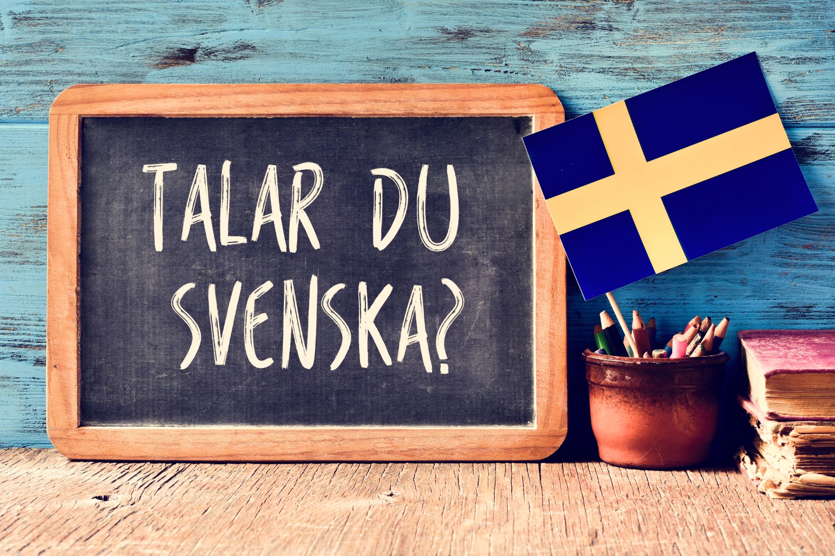 svensk dansk oversættelse - Tavle med teksten "Talar du svenska" og et svensk flag - som billede på at få hjælp til tekst - oversættelse dansk svensk